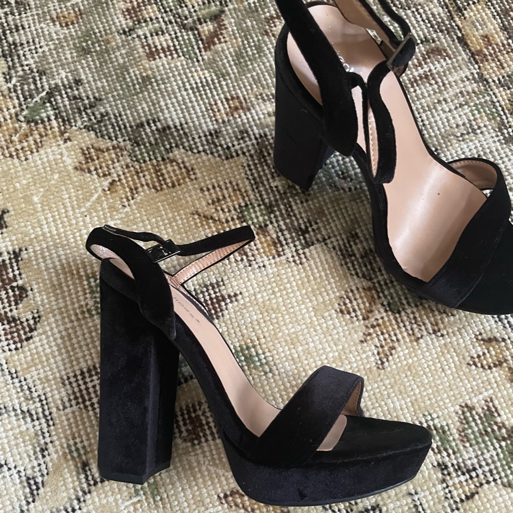 Ideal Shoes | Chunky High Heel Platform Sandals Black | Color: Black | Size: 38